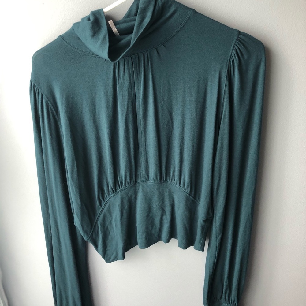 Long sleeved light turtleneck